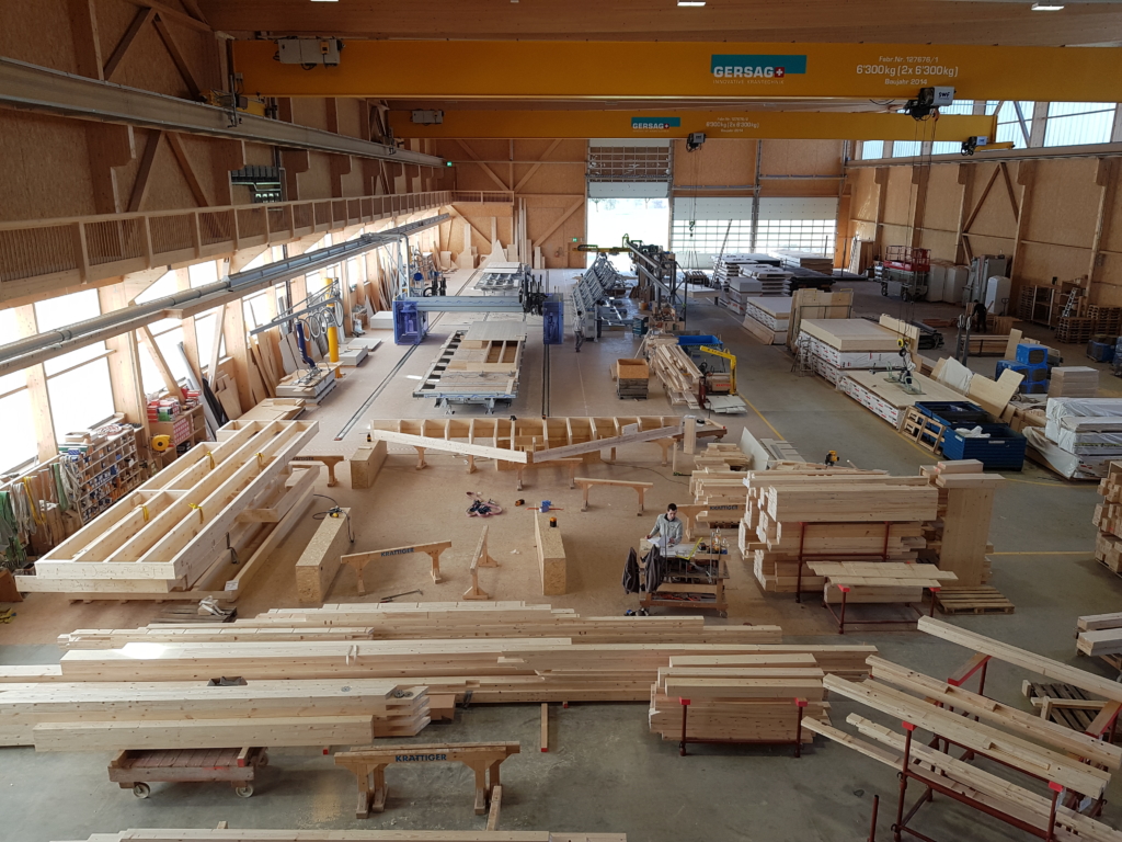 Produktionshalle «Schwarzland»: 80 Meter lang, 37 Meter breit, 18 Meter hoch | Krattiger Holzbau AG Amriswil
