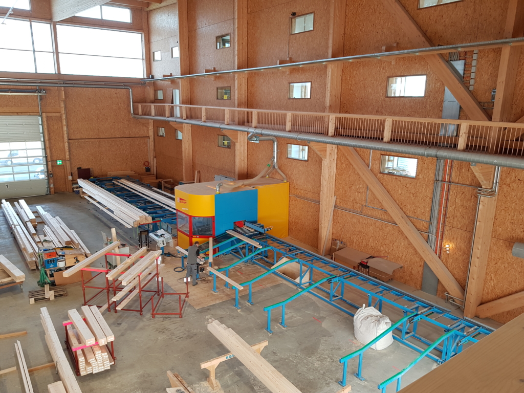 Abbund-Anlage: CNC-Fräse in der Produktionshalle «Schwarzland» | Krattiger Holzbau AG Amriswil