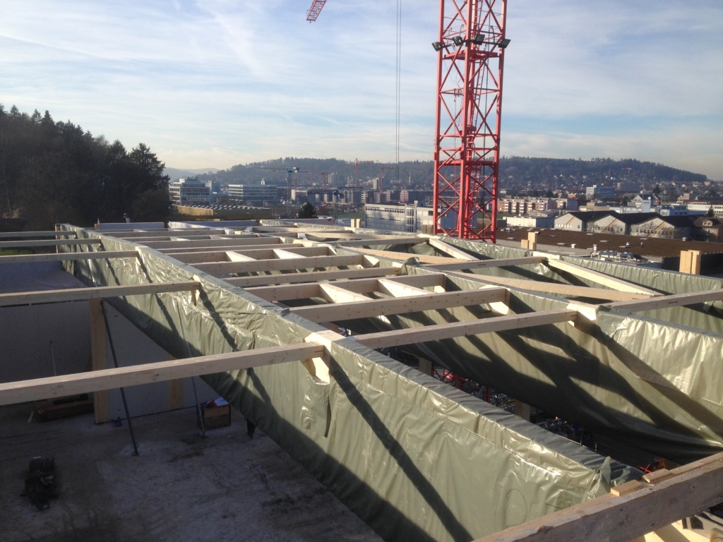 Grossflächige Bauteile: Montage Eventhalle Royal Döner AG Winterthur | Krattiger Holzbau AG Amriswil