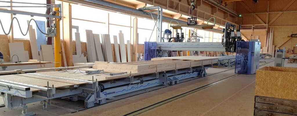 Durchgängig digital: Exakte Elementfertigung ab 3D in der Produktionshalle l Bauen mit Holz | Krattiger Holzbau AG Amriswil