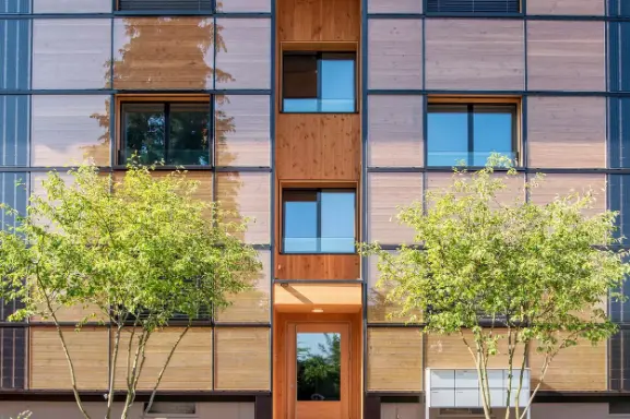 alte-schmitte-güttingen-wände-fassade-krattiger-holzbau-ag-amriswil Grossflächige PV-Anlage an der Fassade des PlusEnergieBaus Alte Schmitte Güttingen