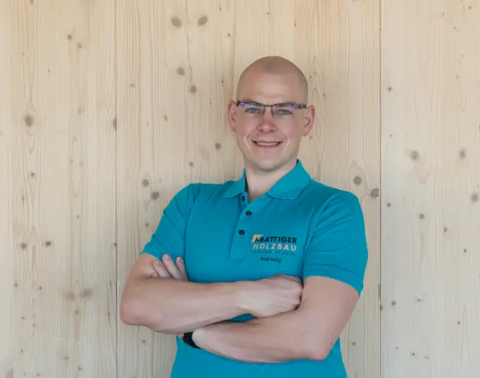 helg-ralf-projektleiter-holzbau-meister-krattiger-holzbau-ag-amriswil Porträtaufnahme von Ralf Helg Geschäftsleitungs-Mitglied der Krattiger Holzbau AG Amriswil