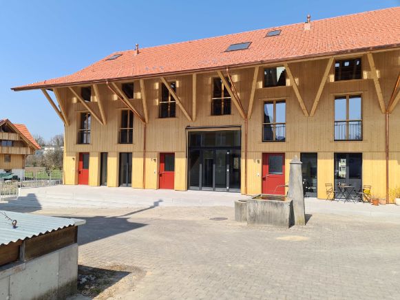 Lindenhof Oberaach MFH Holzelementbau Aussenansicht Südfassade von Krattiger Holzbau AG Amriswil