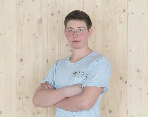 Porträtaufnahme von Ramon Shimi Lernender Zimmermamnn EFZ bei der Krattiger Holzbau AG Amriswil