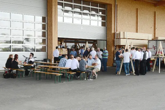 Festwirtschaft am Tag der offenen Tür der Krattiger Holzbau AG Amriswil