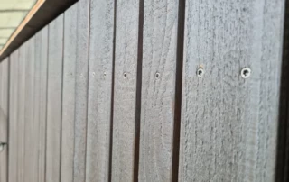 Detailaufnahme vertikale Fichtenschalung vorvergraut als Fassadenverkleidung erstellt durch Krattiger Holzbau AG Amriswil
